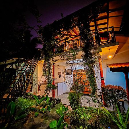 Dinesh Safari Homestay Удавалаве Экстерьер фото