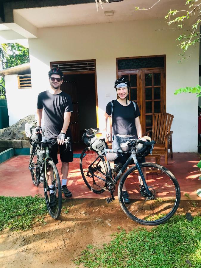Dinesh Safari Homestay Удавалаве Экстерьер фото