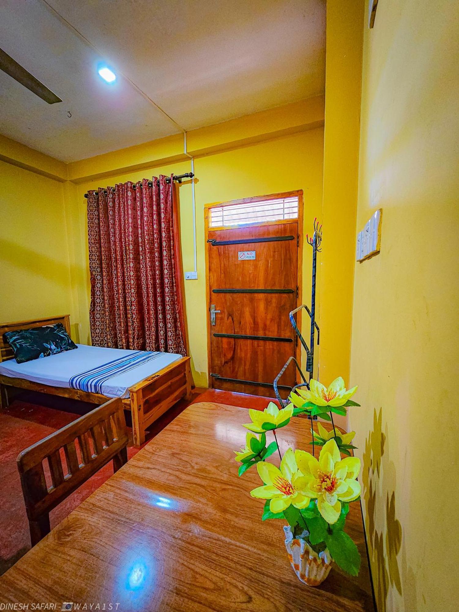 Dinesh Safari Homestay Удавалаве Экстерьер фото