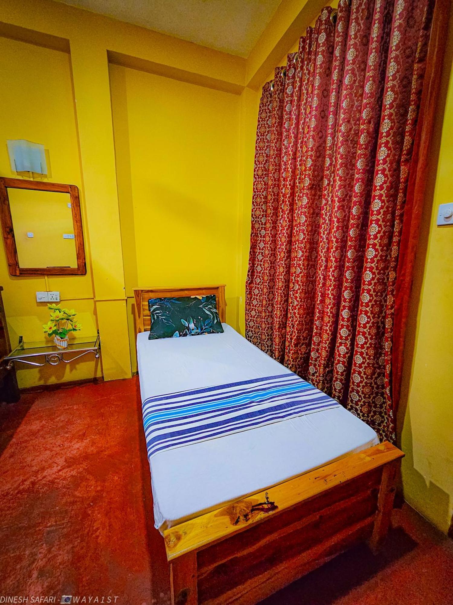 Dinesh Safari Homestay Удавалаве Экстерьер фото
