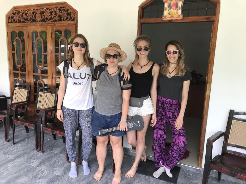 Dinesh Safari Homestay Удавалаве Экстерьер фото